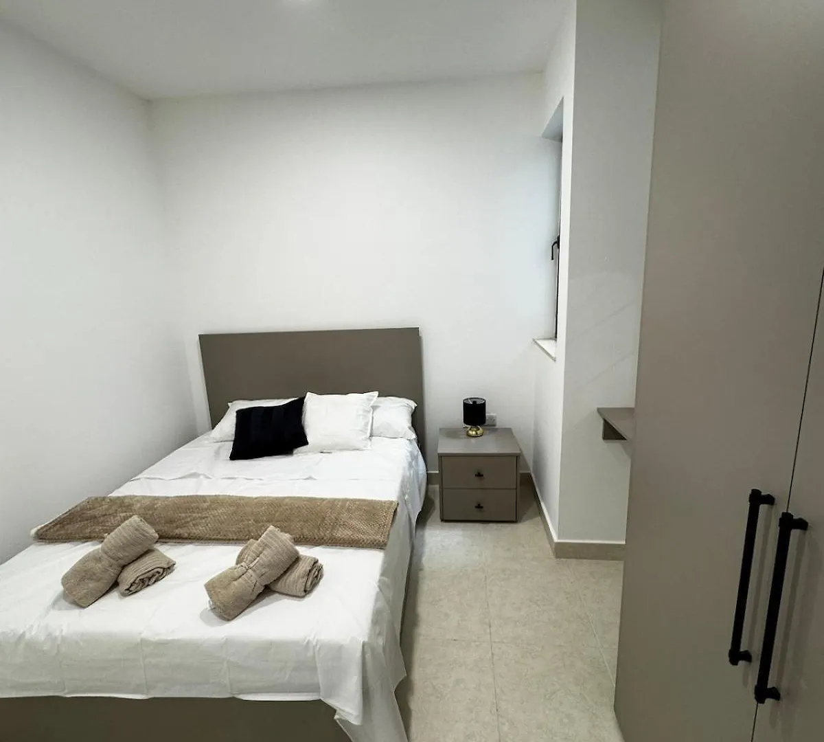 New Stylish 2 Bedroom Apartment In Msida Ta Xbiex 0*,